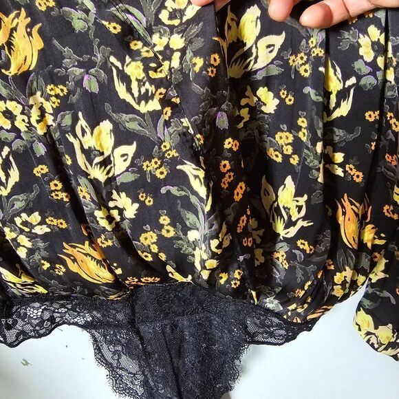 NWOT FREE PEOPLE FLORAL DEEP V SURPLICE LONG SLEEVES BODYSUIT TOP SIZE XS - Picture 5 of 14